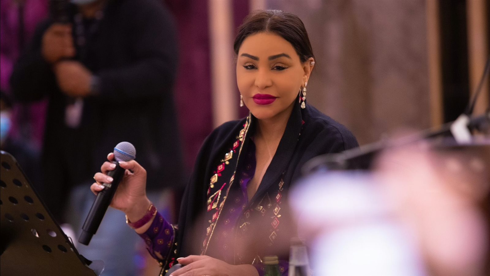 أحلام الشامسي 