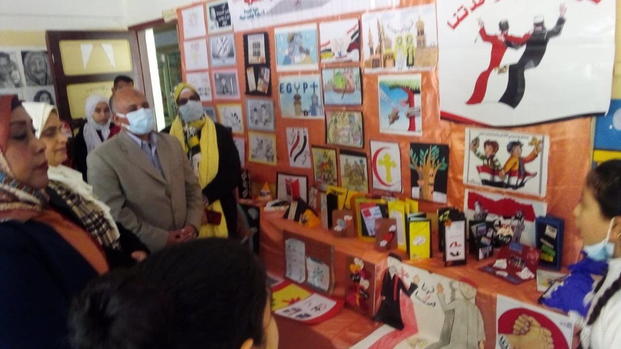 تعليم مطروح يتفقد معرض ختام الأنشطة الطلابية