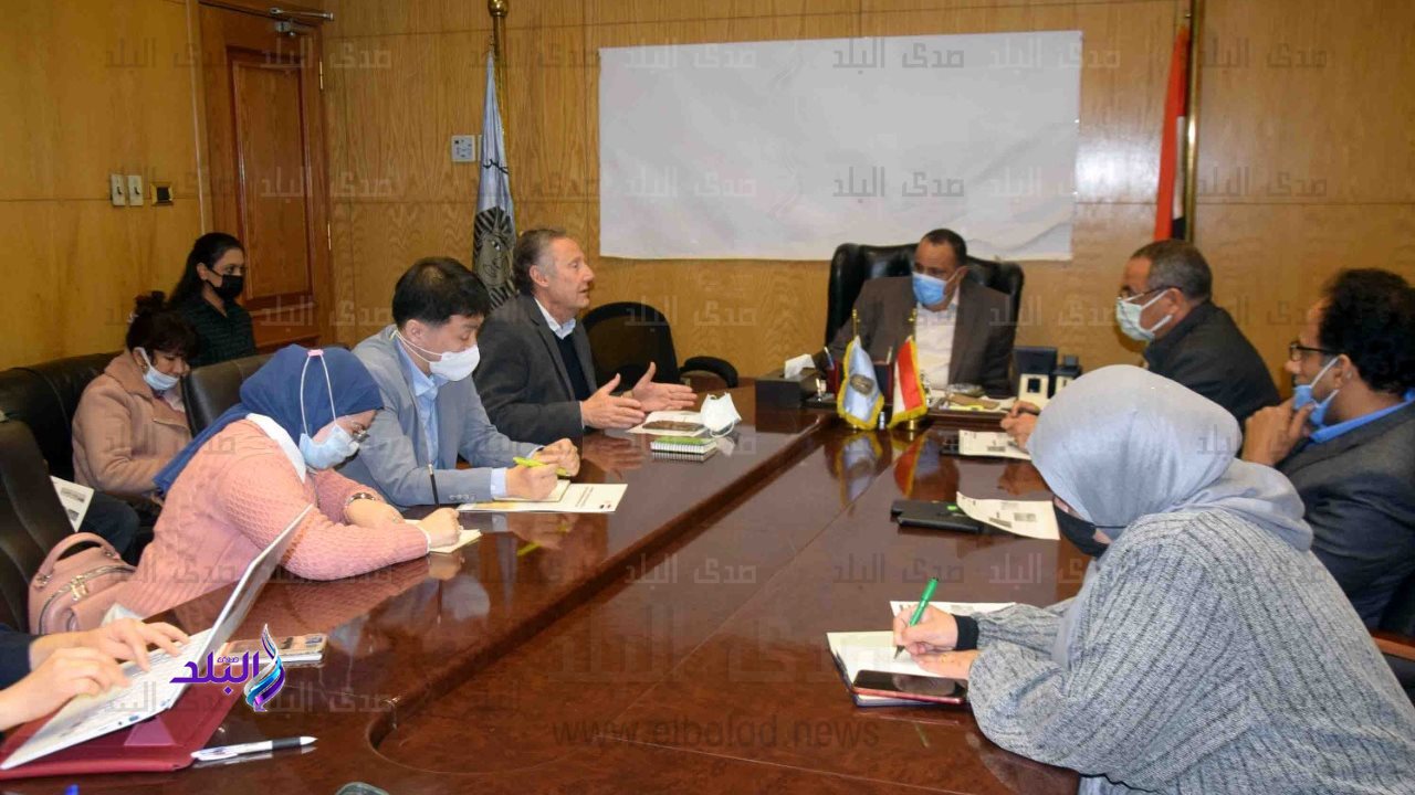 الوفد خلال الاجتماع الوفد خلال الاجتماع