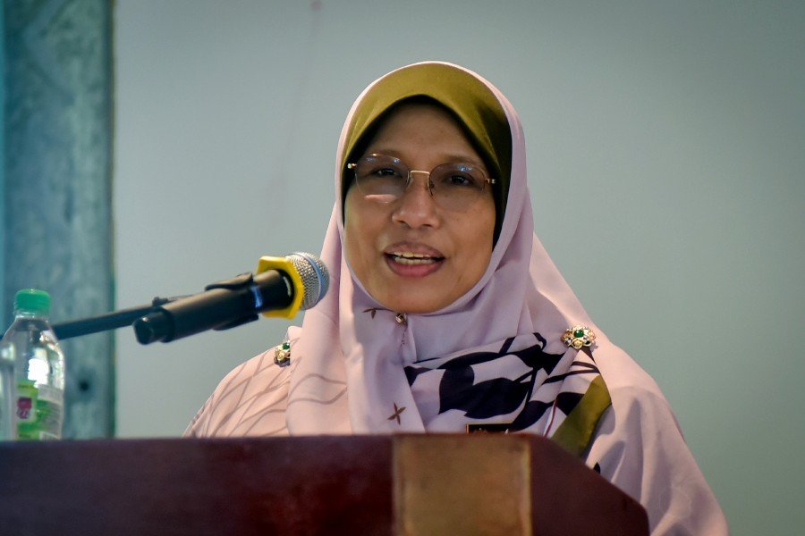 مسئولة ماليزية تنصح الرجال بضرب زوجاتهم