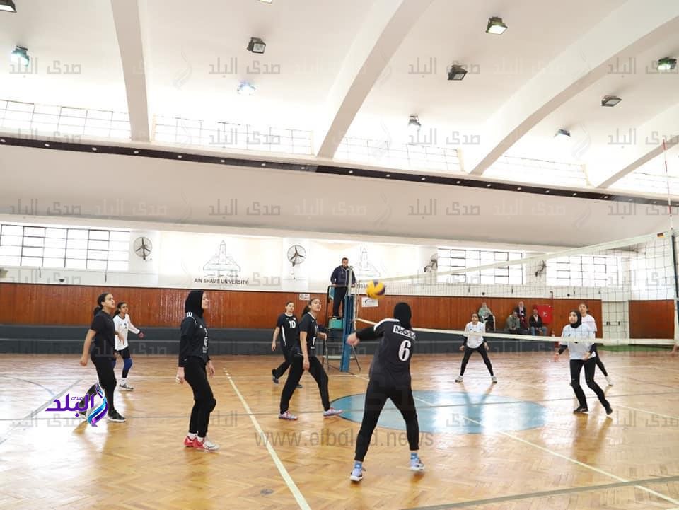 منتخب جامعة عين شمس لكرة الطائرة طالبات يفوز على الألمانية الدولية بدورة الجامعات المصرية