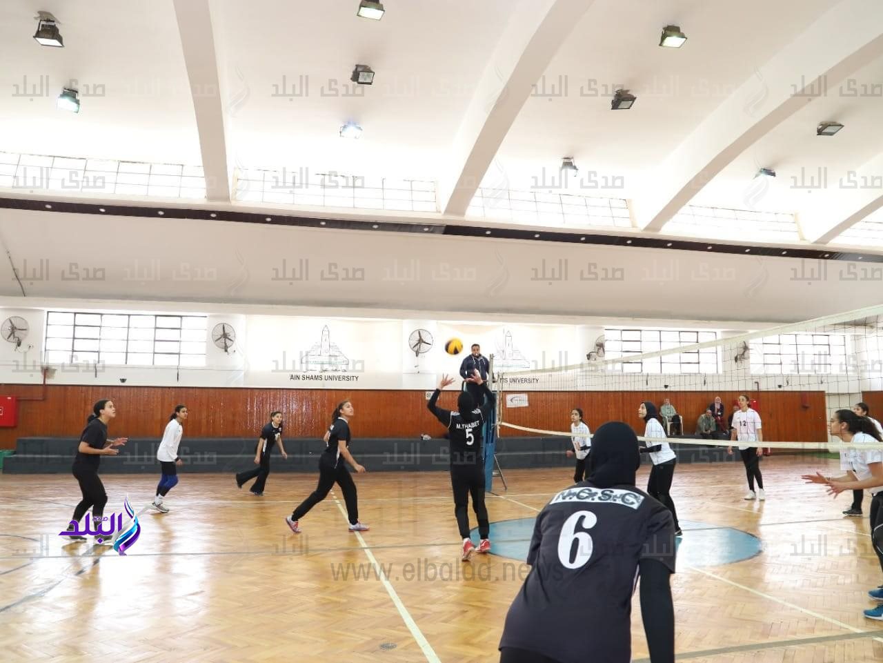 منتخب جامعة عين شمس لكرة الطائرة طالبات يفوز على الألمانية الدولية بدورة الجامعات المصرية