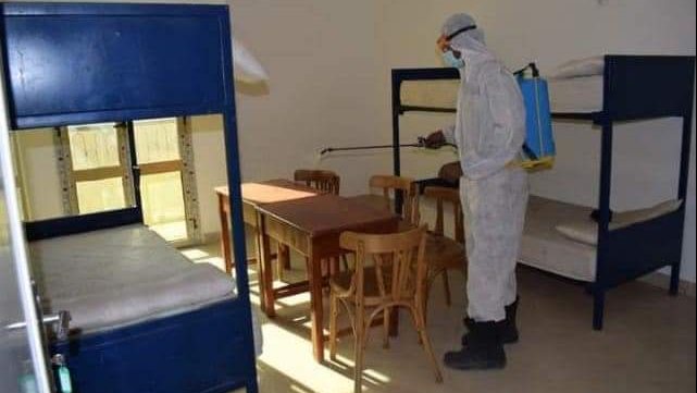 رش وتعقيم المدرجات بجامعة العريش  