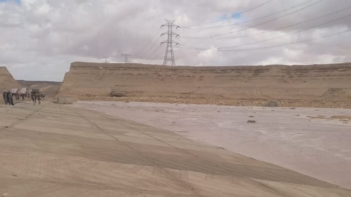 تطهير مخرات السيول بالمنيا