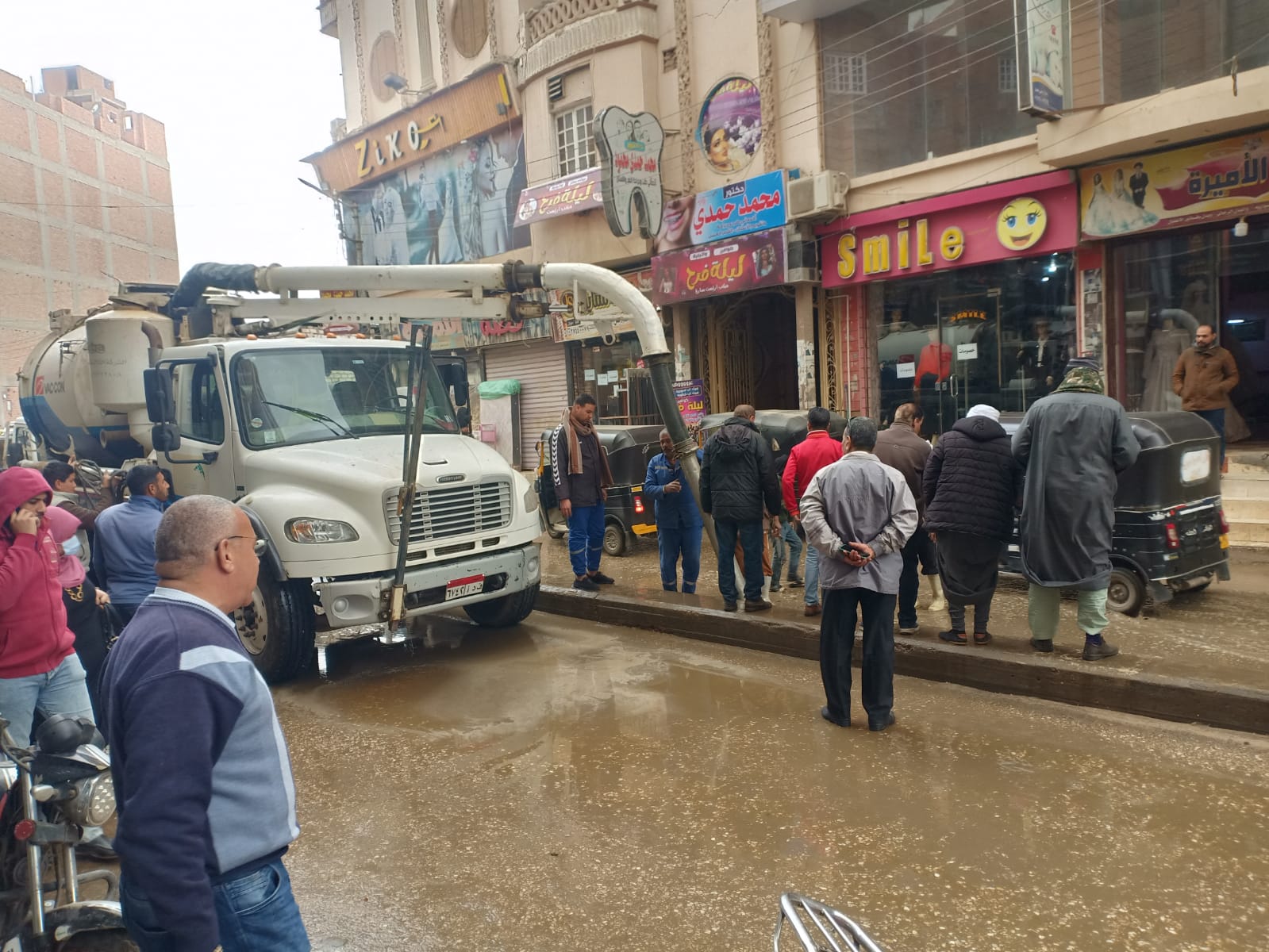 شركة مياه الفيوم ترفع المياه من الشوارع