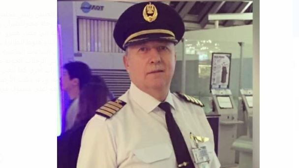 الطيار وليد مراد قائد طائرة مصر للطيران 