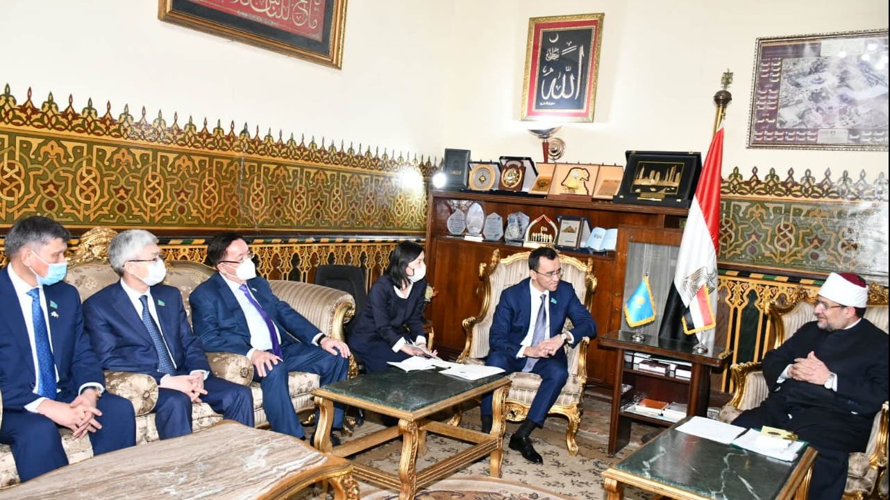 وزير الأوقاف يستقبل رئيس مجلس الشيوخ الكازاخي 