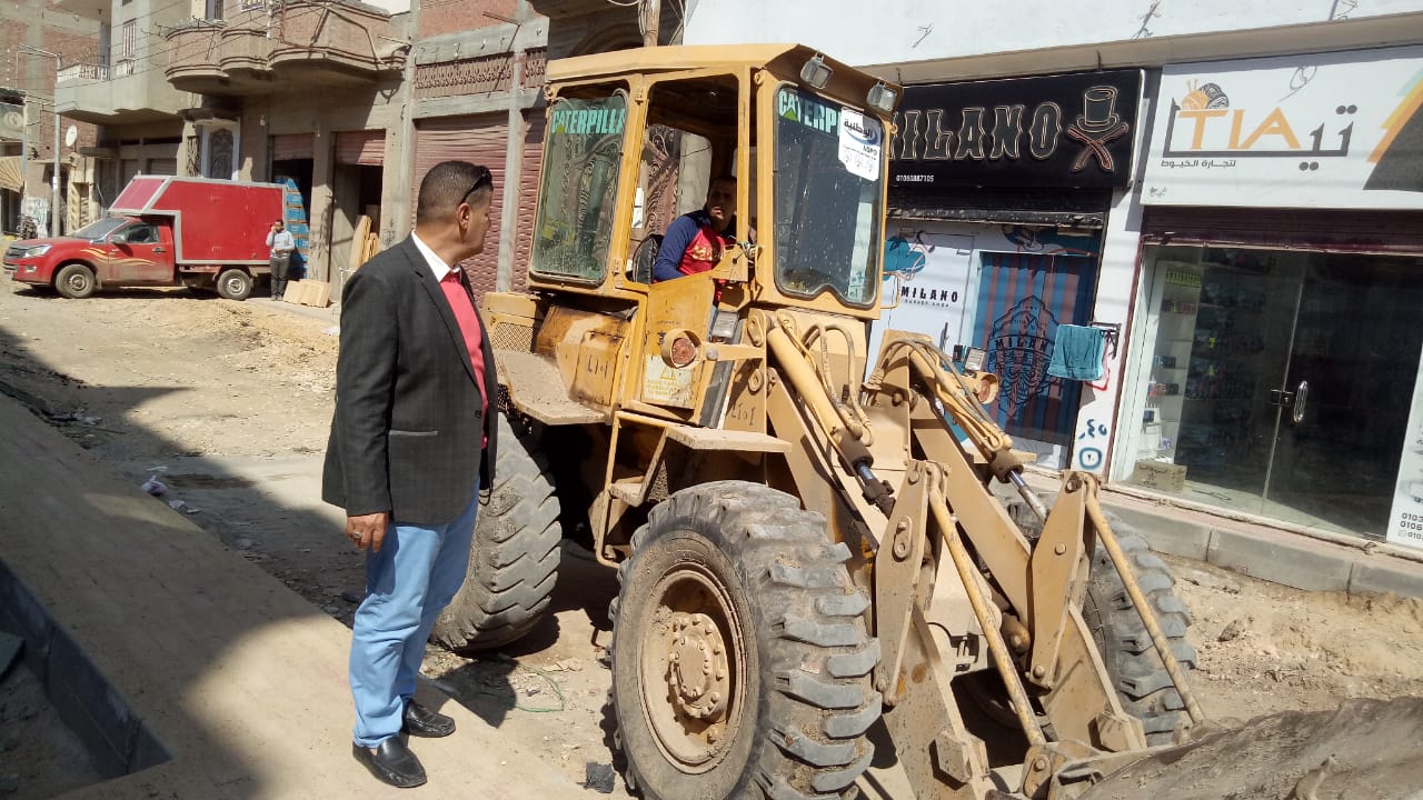 متابعة أعمال الرصف في اشمون