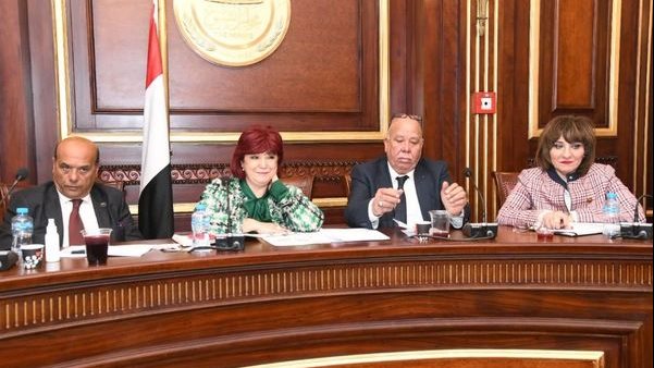 أثناء اجتماع لجنة السياحة 