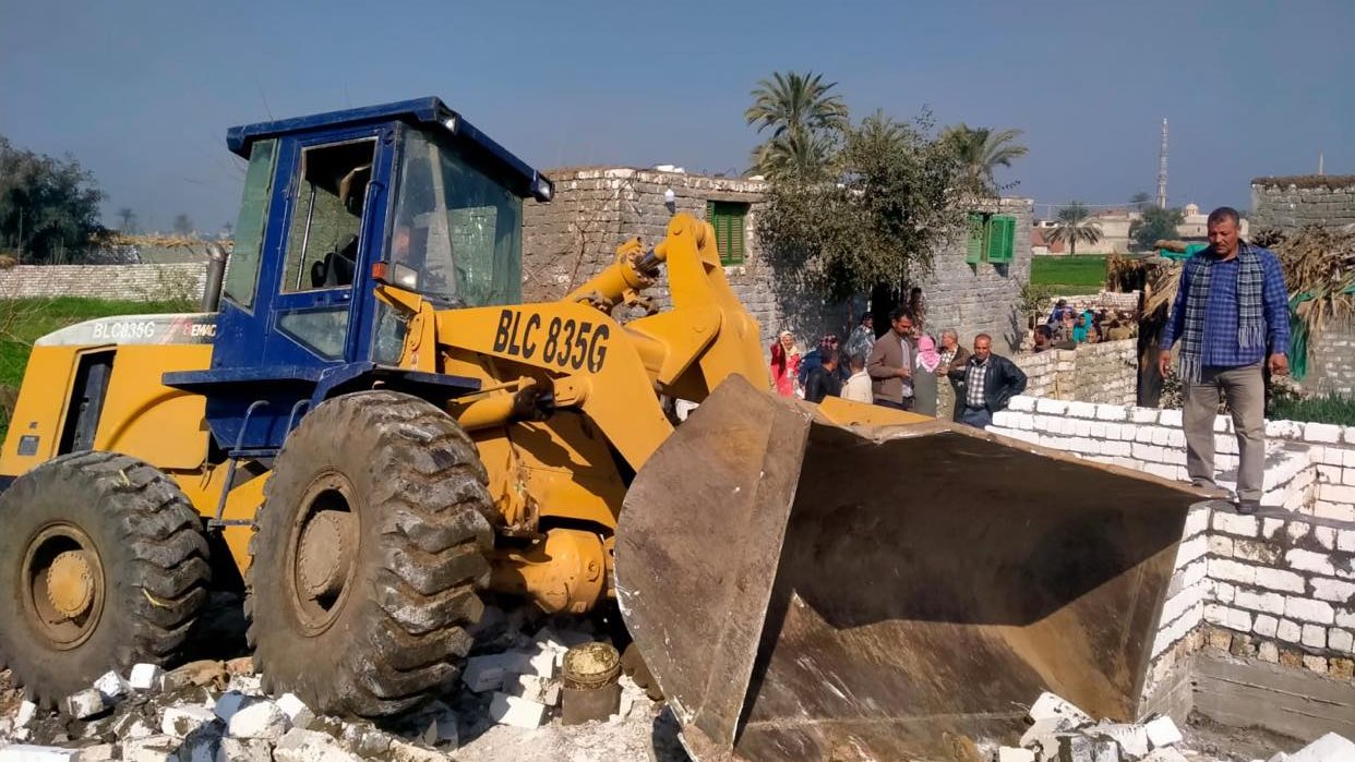 إزالة التعديات على الأراضي الزراعية بالمنيا 