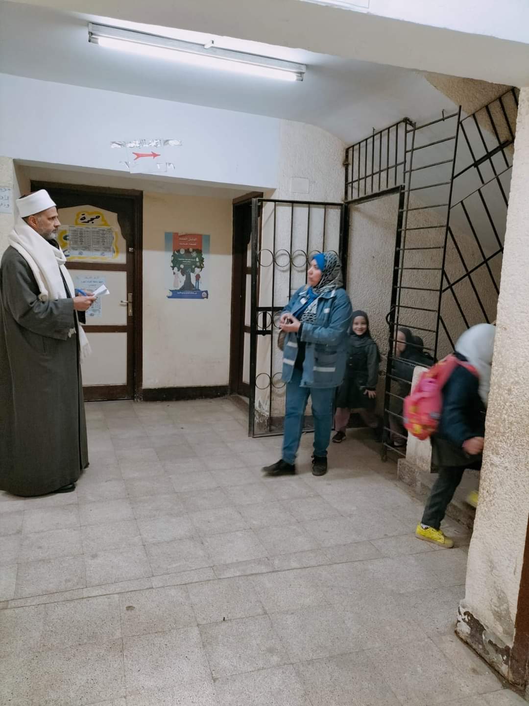 رئيس منطقة الجيزة الأزهرية يتفقد الدراسة