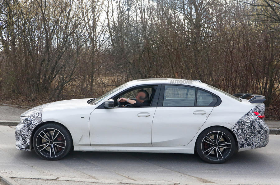 رصد سيارة BMW الفئة الثالثة موديل 2022 خلال اختبارها في ألما