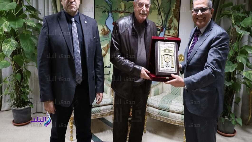 فودة مع رئيس الجامعة فودة مع رئيس الجامعة