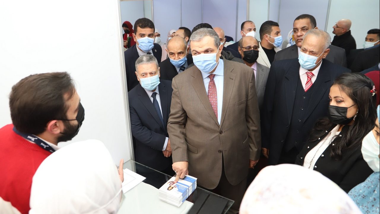 وزير القوي العاملة 
