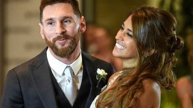 ميسي وزوجته