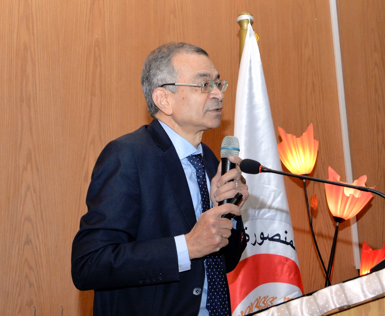 جانب من الندوة