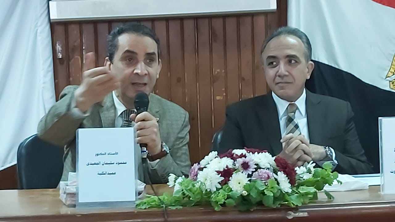 جانب من الندوة