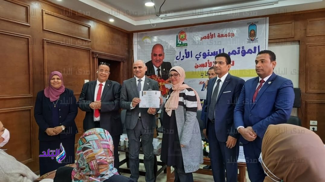 مناقشة 20 بحثًا بالمؤتمر العلمي السنوي الأول لكلية الألسن 