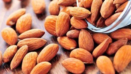 فوائد تناول اللوز