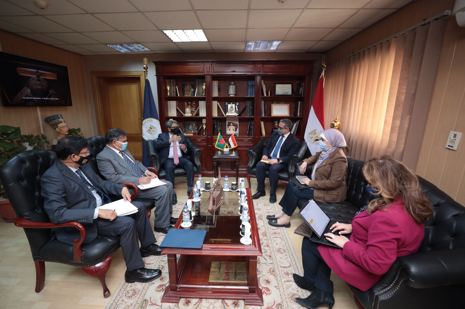 وزير السياحة والآثار 