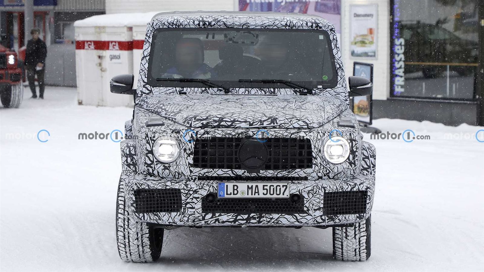  العدسات التجسسية ترصد سيارة مرسيدس AMG G63 اثناء اختبارها