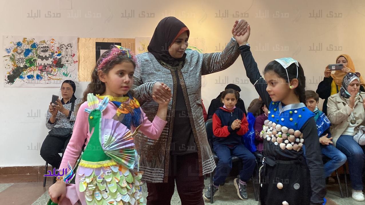  عرض أزياء من إعادة تدوير المخلفات