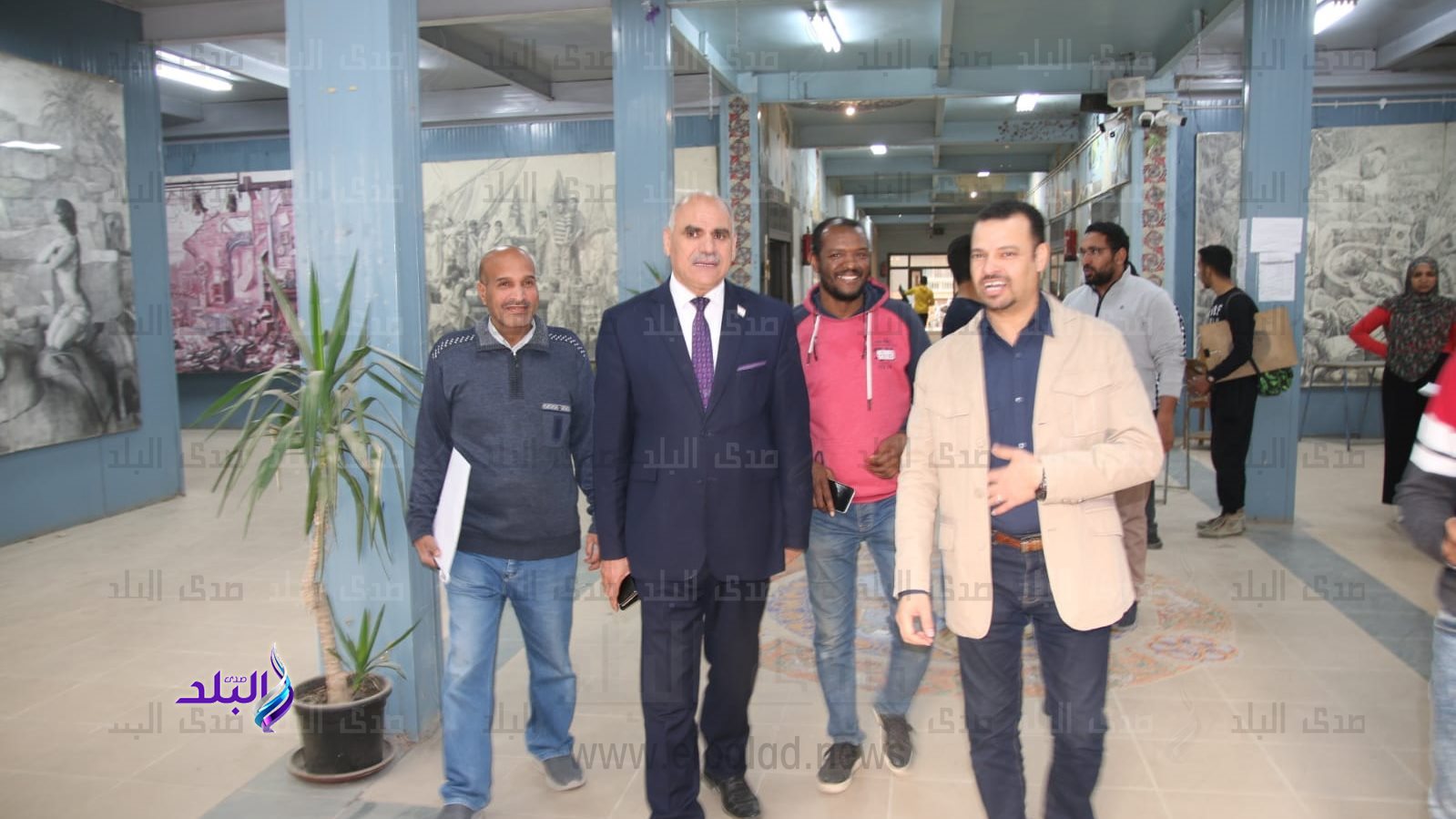 رئيس الجامعة خلال الجوله