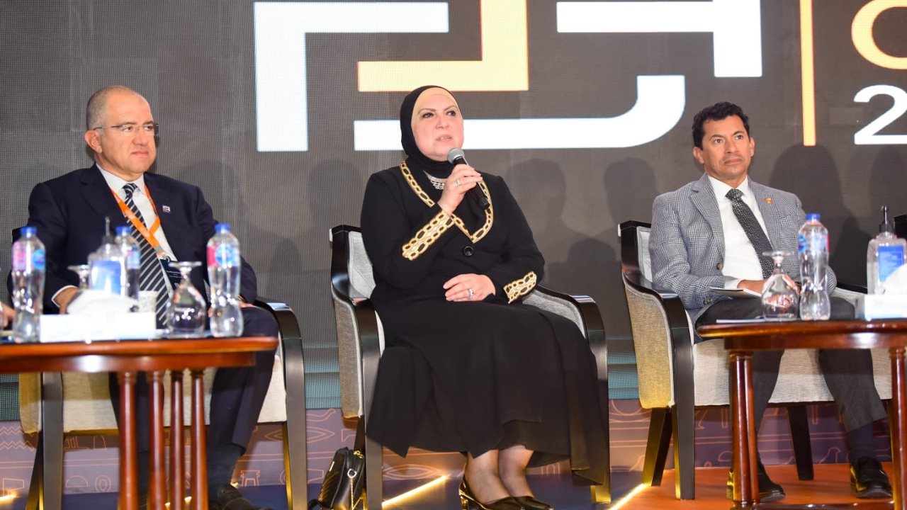 وزيرة التجارة والصناعة