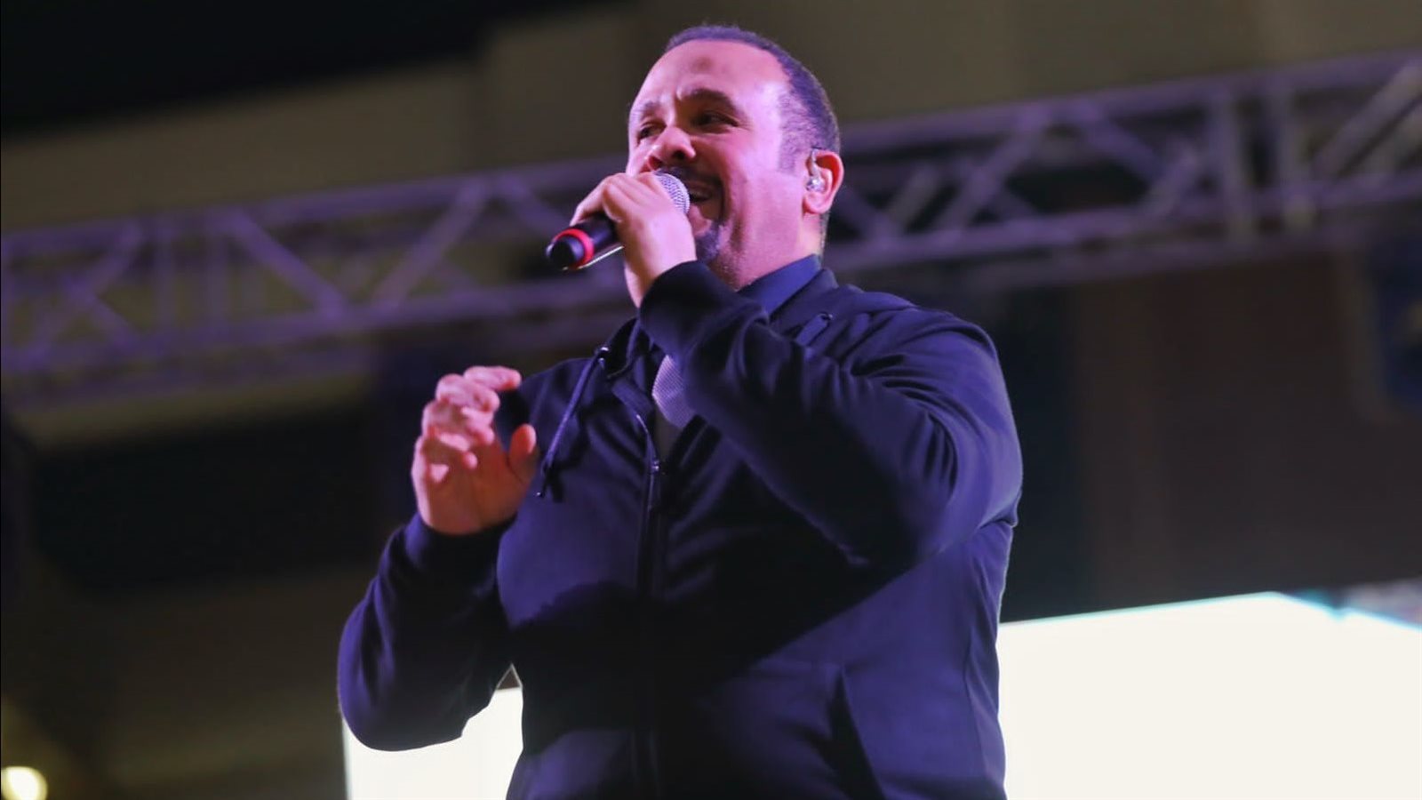 هشام عباس