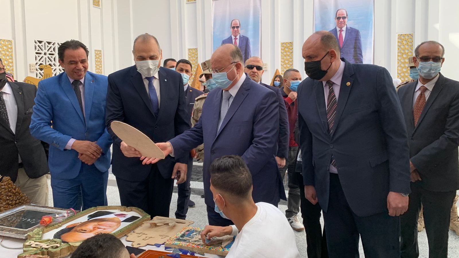 محافظ القاهرة خلال المعرض