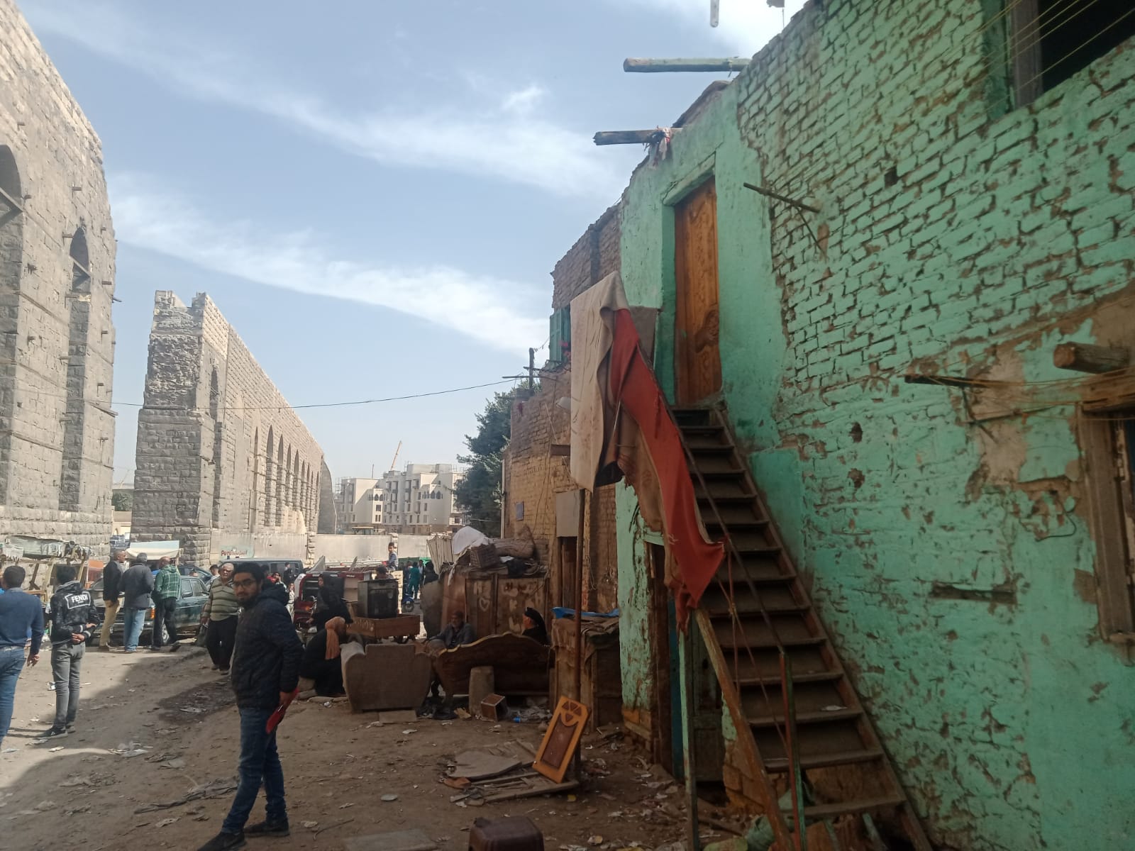 نقل الأسر من المناطق العشوائية