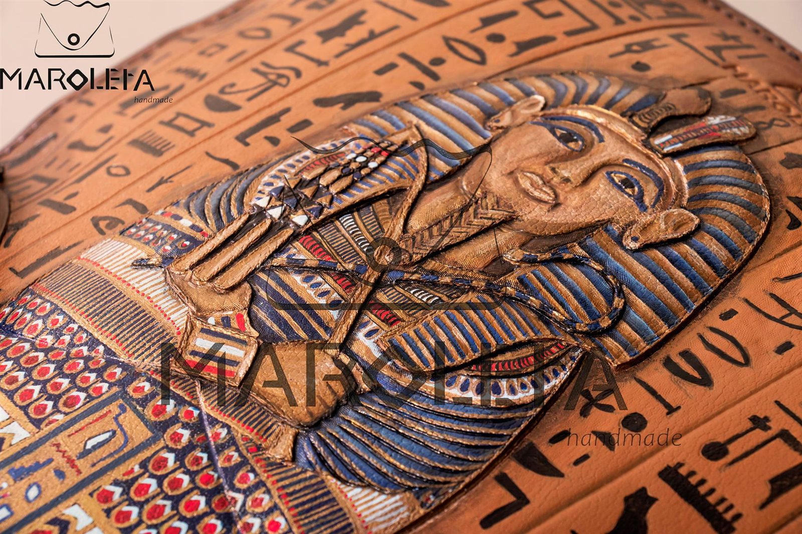 أول حقيبة سفر يدوية من الجلد  الطبيعي في العالم (2)