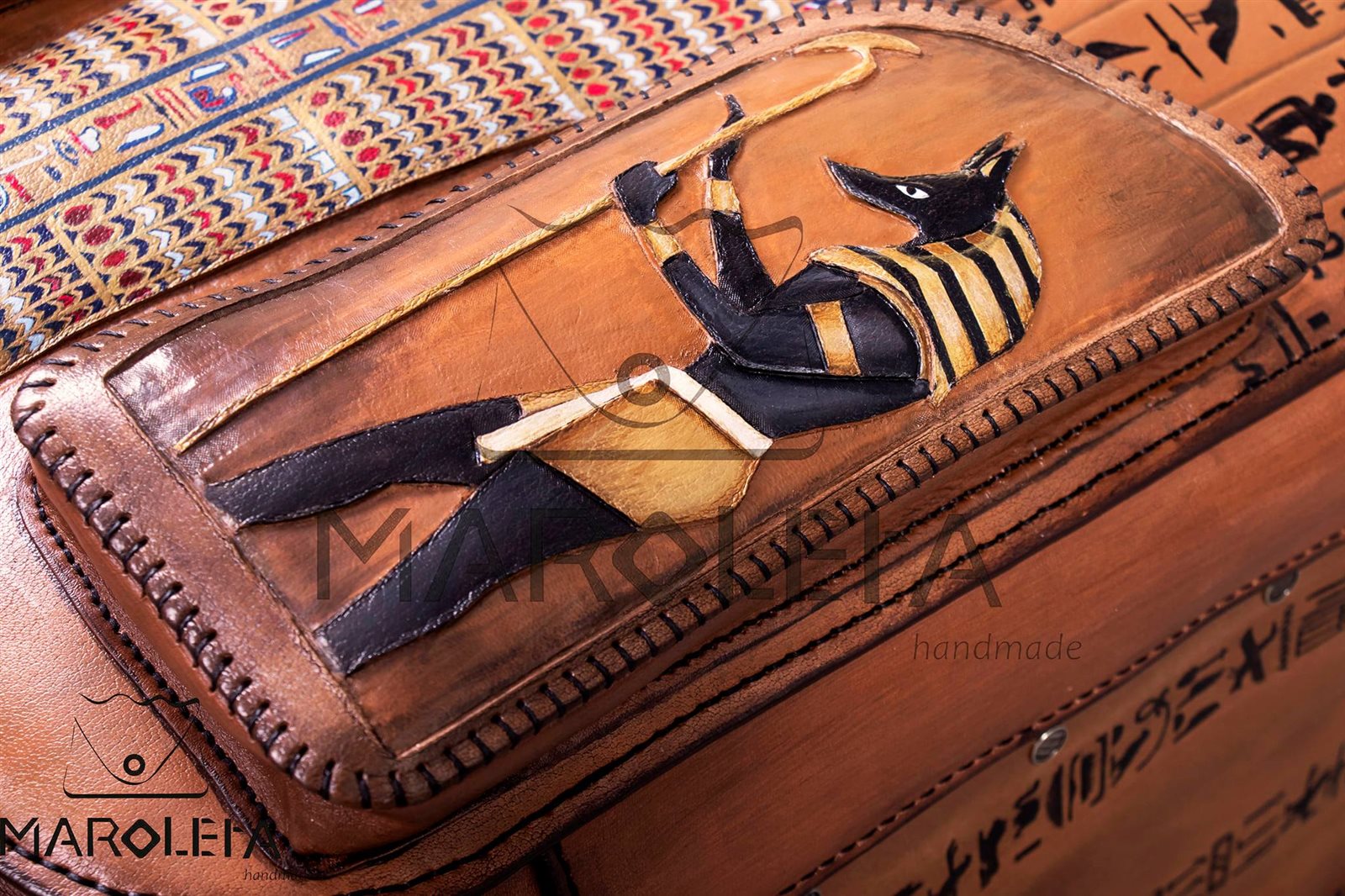 أول حقيبة سفر يدوية من الجلد  الطبيعي في العالم (5)