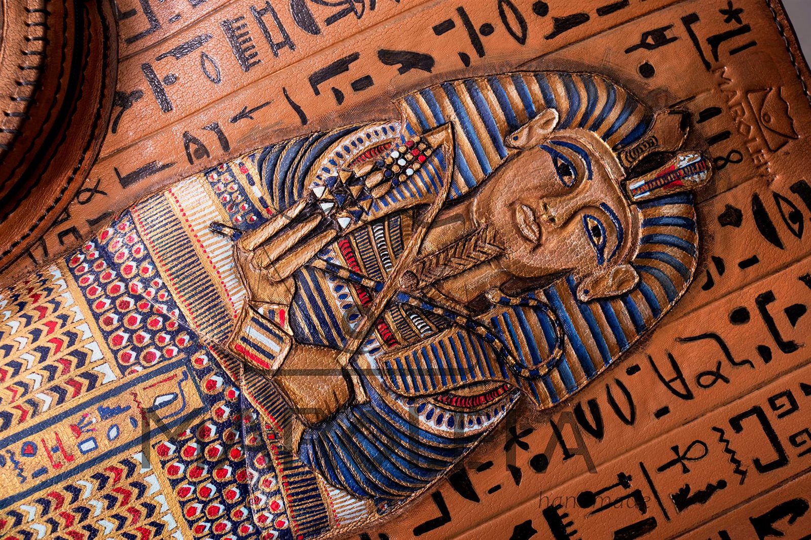 أول حقيبة سفر يدوية من الجلد  الطبيعي في العالم (6)