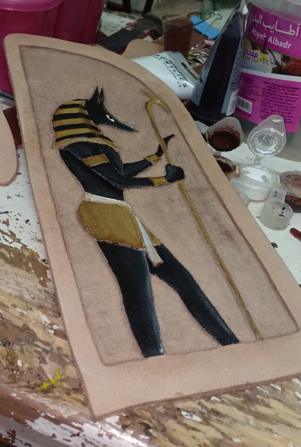 مراحل تنفيذ أول حقيبة سفر يدوية من الجلد الطبيعي (1)