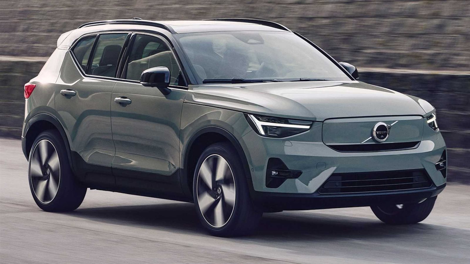 فولفو  تكشف عن طراز C40 Recharge وتزود طراز XC40بتصميم جديد