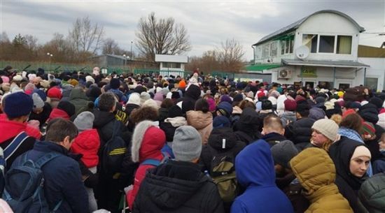 اللاجئون على الحدود 