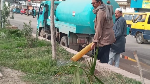 شاهد ... جهود مستمرة لرفع المخلفات في المحلة الكبري .. صور