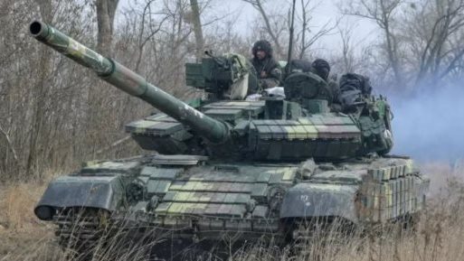 كتيبة دبابات روسية تتقدم في ضواحي كييف