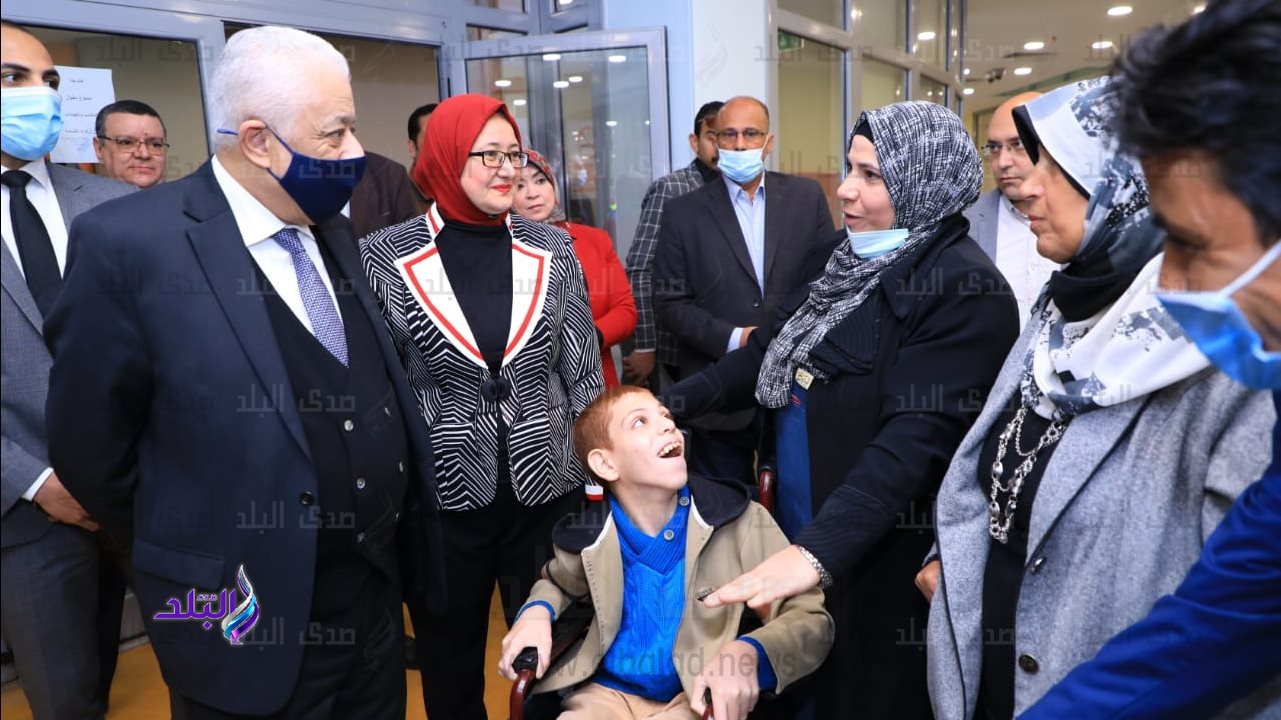 وزير التعليم يتفقد مركز تأهيل ذوى الاحتياجات الخاصة بالعاشر 