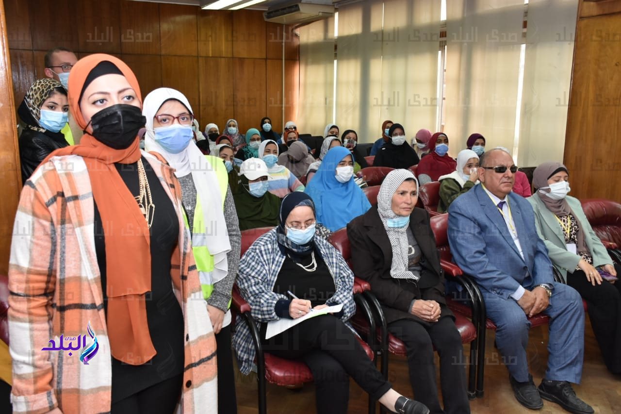 ندوة ببنات عين شمس