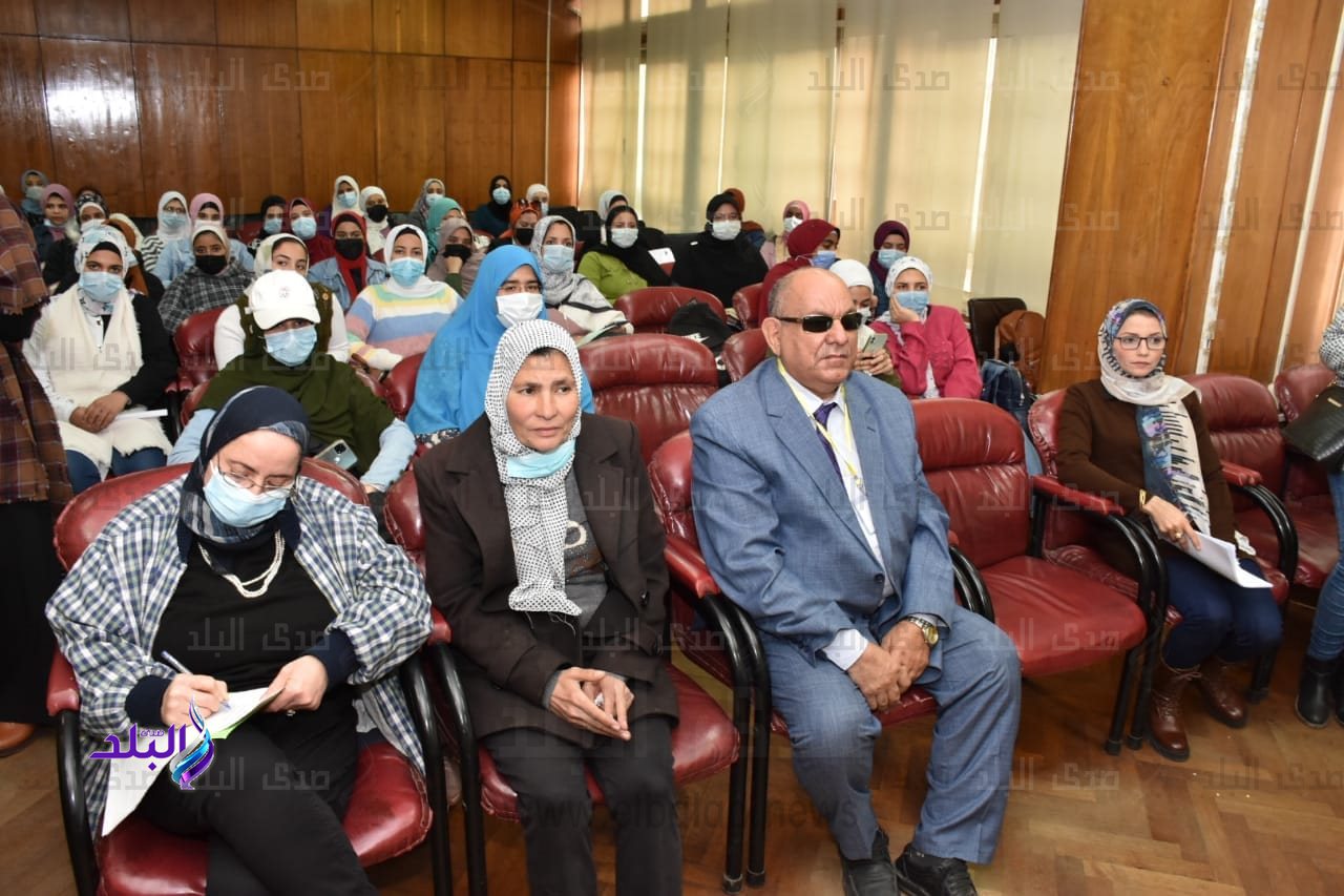 ندوة ببنات عين شمس