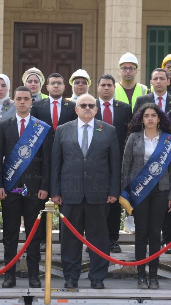رئيس جامعة القاهرة يكرم أبناء الجامعة المشاركين فى الاحتفال بيوم الشهيد