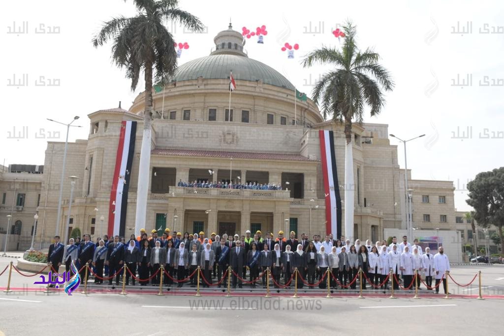 رئيس جامعة القاهرة يكرم أبناء الجامعة المشاركين فى الاحتفال بيوم الشهيد