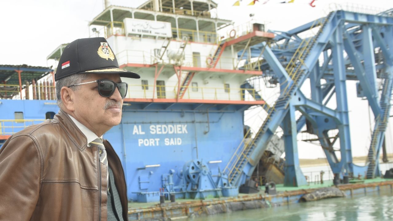 الفريق أسامة ربيع أثناء الجولة