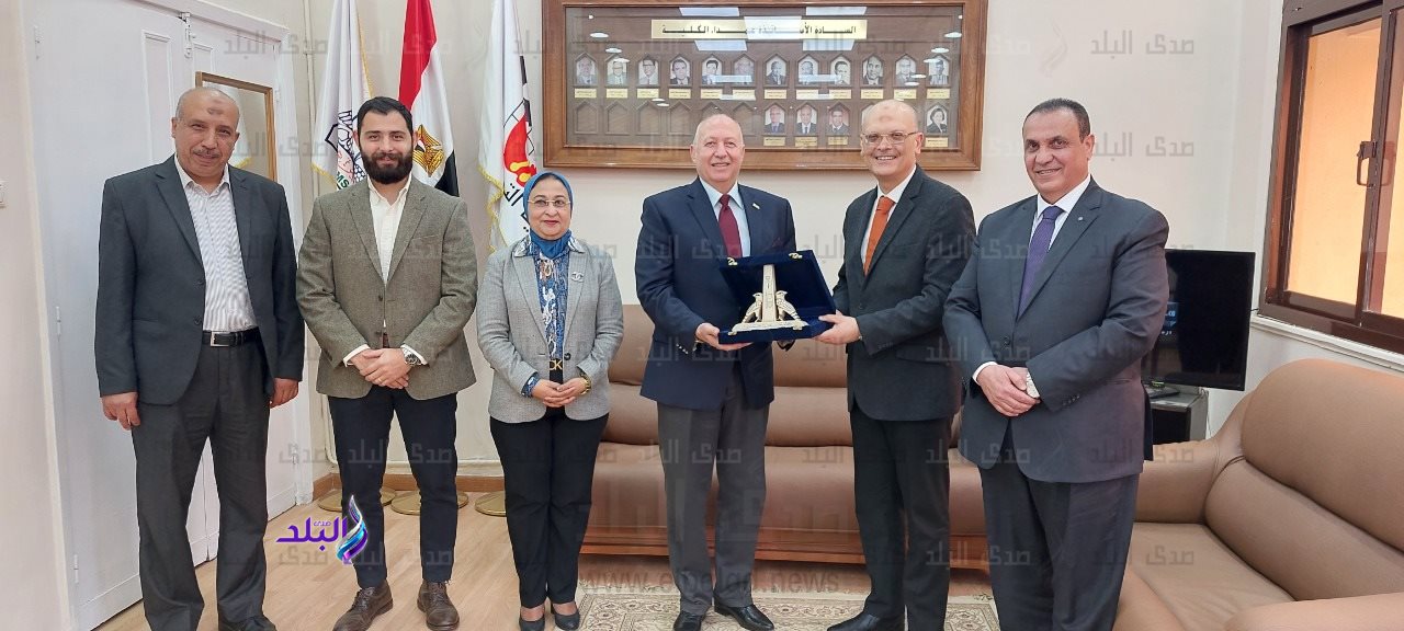 ندوة بتجاره عين شمس تحت عنوان  (قصة كفاح وطموح) 