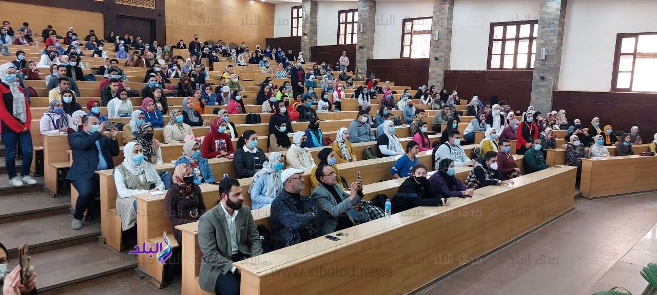 ندوة بتجاره عين شمس تحت عنوان  (قصة كفاح وطموح) 