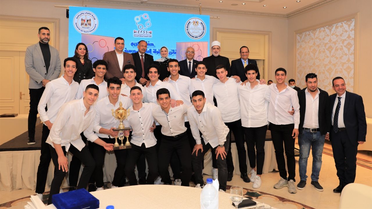 "التعليم" تكرم الطلاب الفائزين فى بطولة كأس العالم لكرة اليد