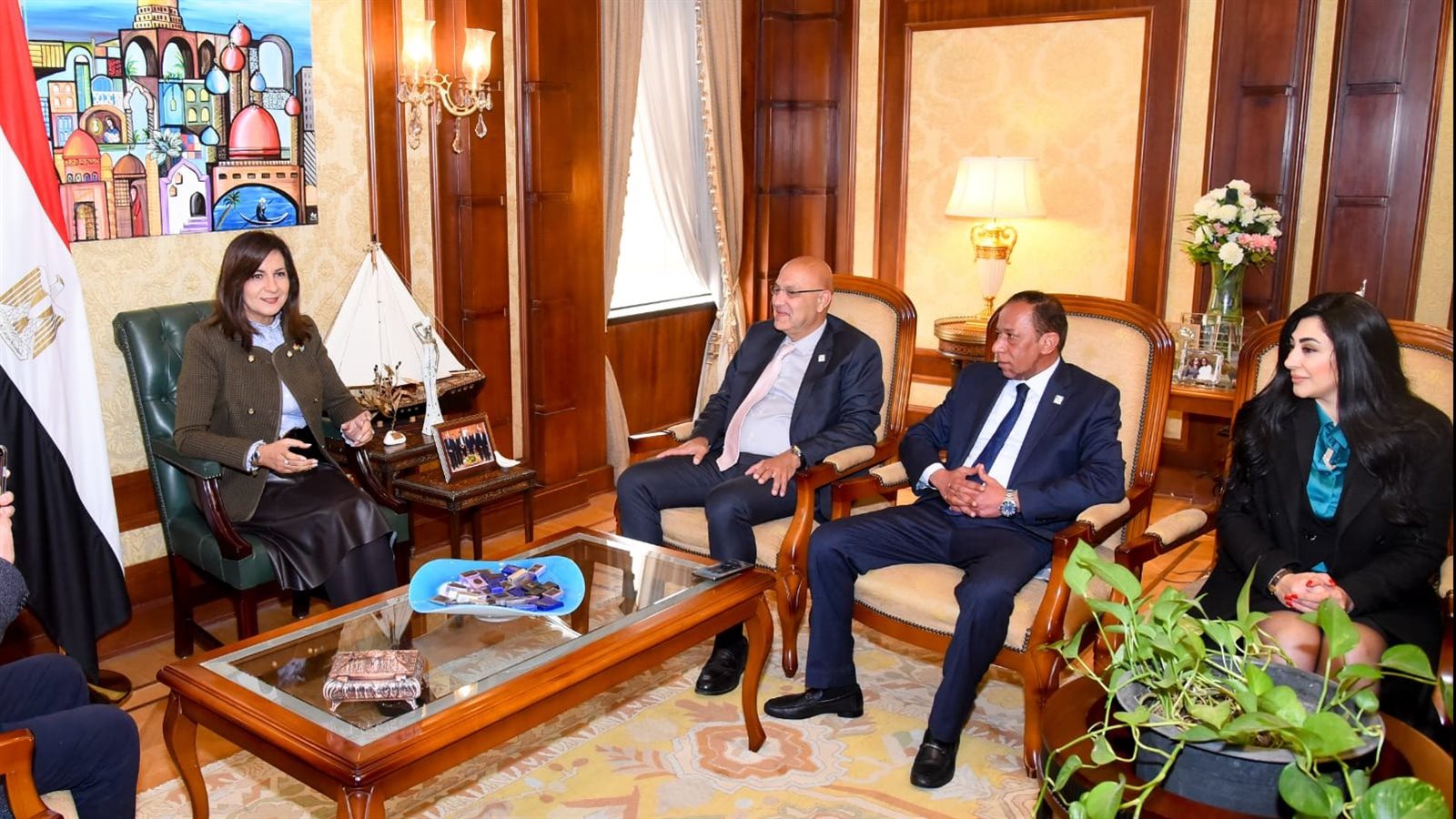 وزيرة الهجرة 