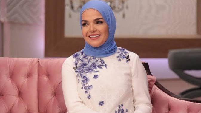 الفنانة منى عبد الغني